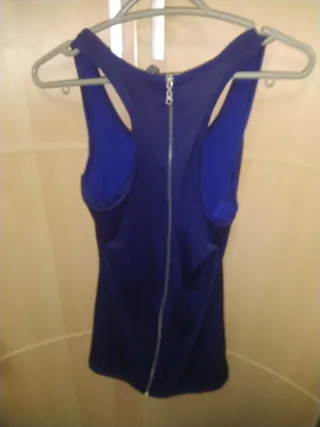 Camiseta Bershka azul con cremallera