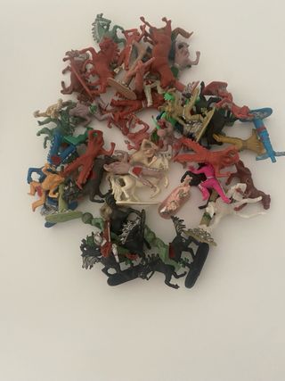 Figuras indios y vaqueros