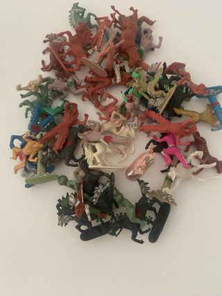 Figuras indios y vaqueros