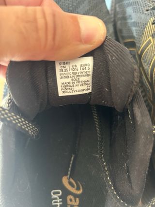 Zapatillas Asics Gel Jadeite Negras y Doradas