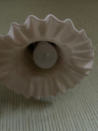 Aplique de bronce con tulipas de opalina