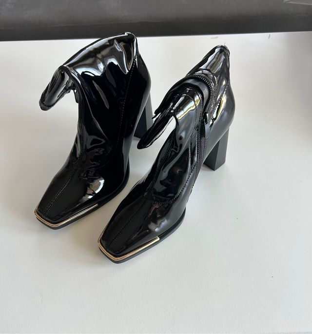 Botas charol negras tacón cuadrado