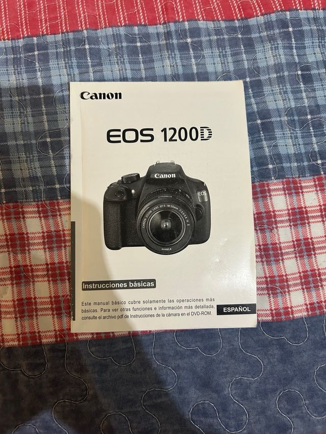 Fotocamera Canon EOS 1200D, due obiettivi e custodia