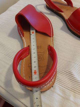 Menorquinas niña rojas talla 35.