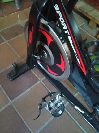 Bicicleta Estática Negra y Roja