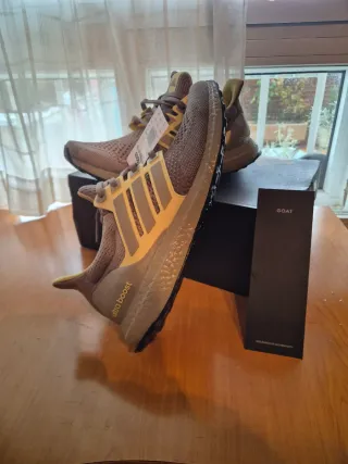 Adidas Ultraboost gris y amarillo