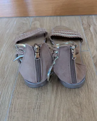 Sandalias mujer marrón y dorado