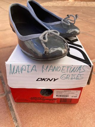 Manoletinas DKNY grises charol lazo