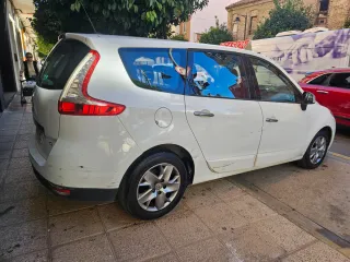 Renault Grand Scenic 2011