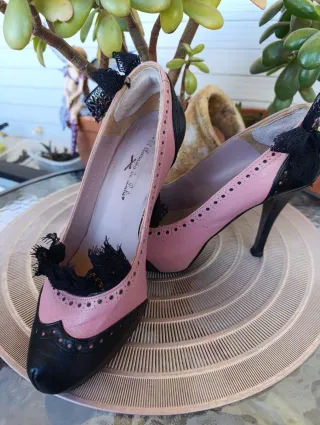 Zapatos tacón rosa y negro con encaje