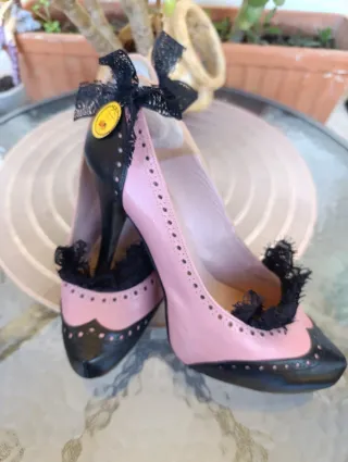 Zapatos tacón rosa y negro con encaje