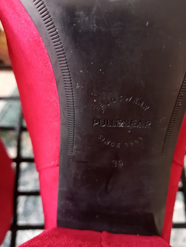 Botines rojos de tacón