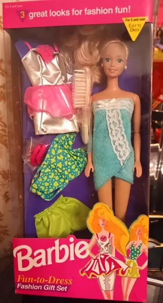 Barbie Fun-to-Dress Fashion Gift Set