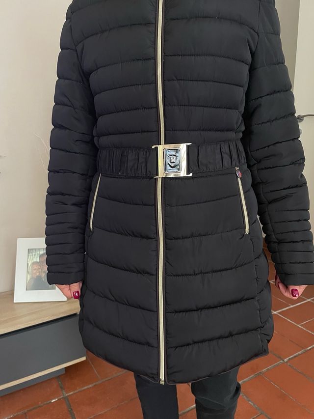 Piumino lungo nero con cintura , con cappuccio