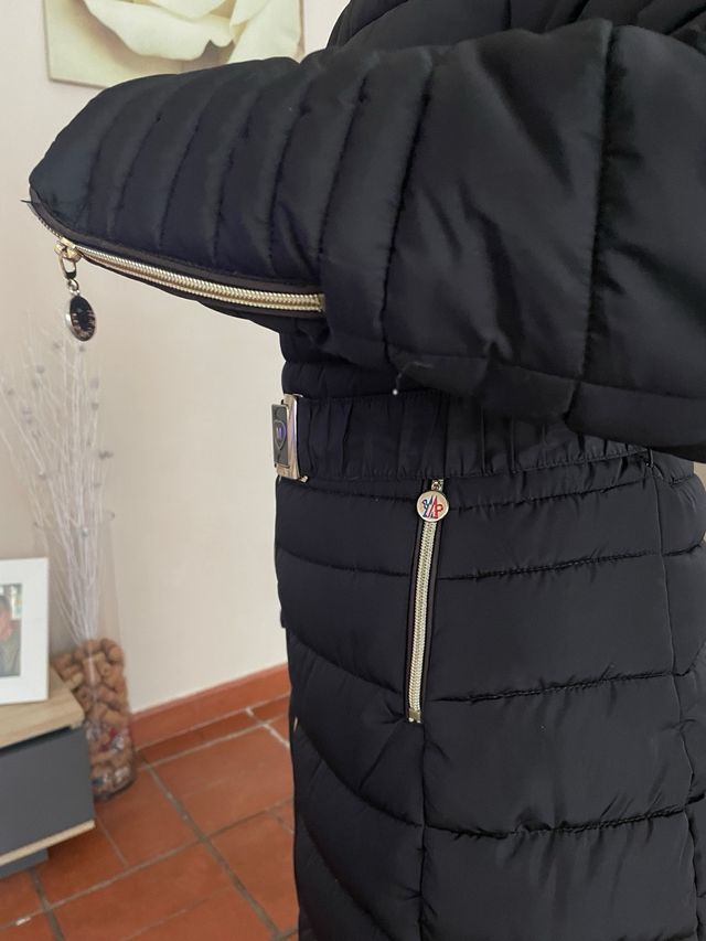 Piumino lungo nero con cintura , con cappuccio