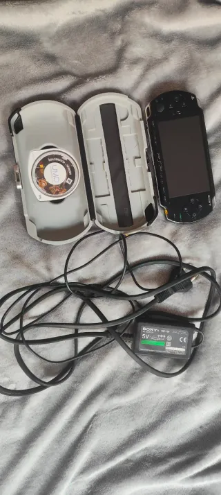 PSP Negra con 8 Juegos