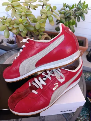 Zapatillas Puma rojas y beige