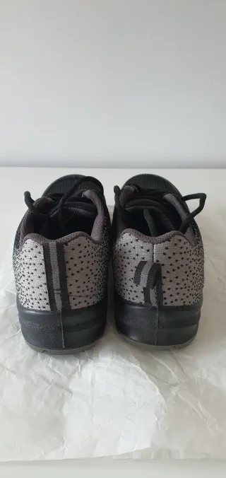 Zapatos de seguridad negros y grises n° 39