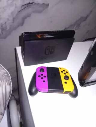 Nintendo Switch Rosa y Morado