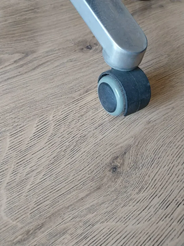 Silla de escritorio giratoria negra