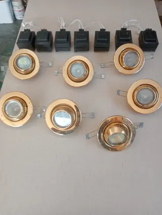 Ojos de buey dorados con transformadores