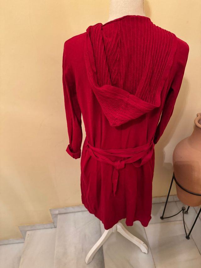 Rebeca lunga in maglia con cappuccio