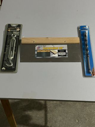 Lote 3 piezas: Tensor, Espátula 10” y Broca Madera