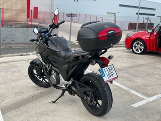 Honda NC700X Negra con Baúl