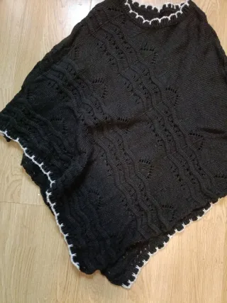Poncho tejido negro