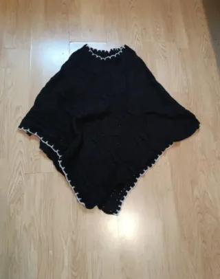 Poncho tejido negro