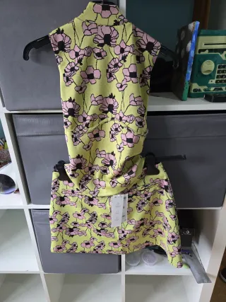 Falda Zara floral verde y rosa Top Zara