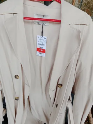 Gabardina Stradivarius Beige Nueva