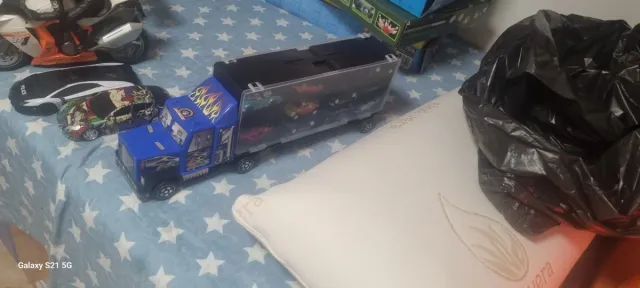 Camión de Juguete Azul con Remolque