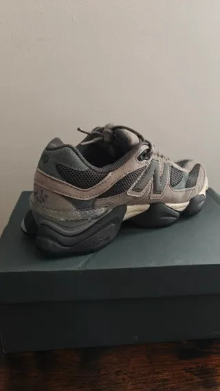 New Balance 9060 Talla 41 Beige/Gris