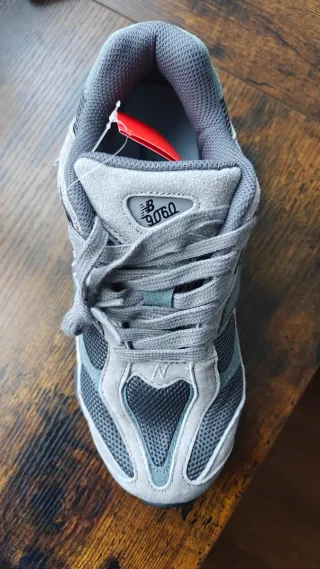 New Balance 9060 Talla 41 Beige/Gris