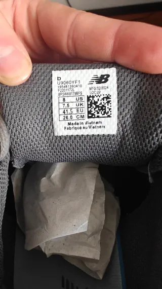 New Balance 9060 Talla 41 Beige/Gris