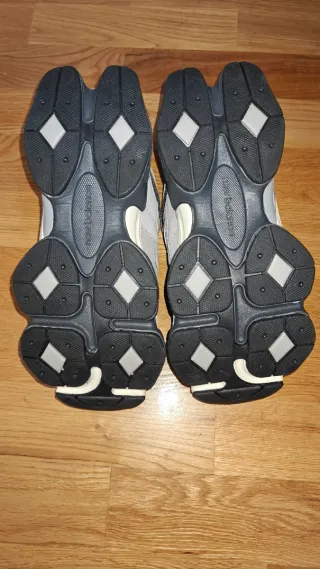 New Balance 9060 Talla 41 Beige/Gris