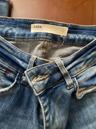 Pantalón vaquero Zara con detalles