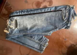 Pantalón vaquero Zara con detalles