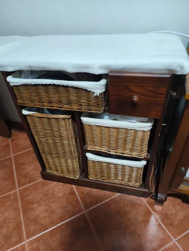 Mueble auxiliar con cestas y cajón