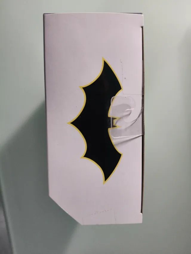 Figura Batman DC Essentials Rebirth V2