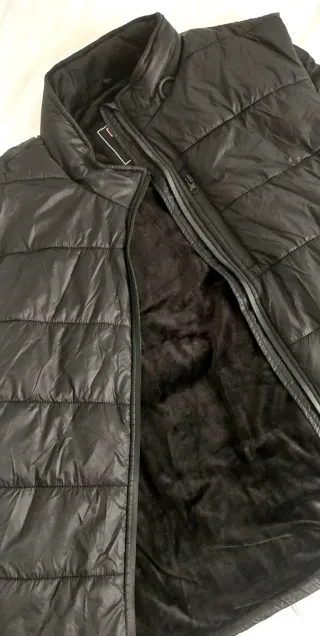 Chaquetón sin mangas Shaalek negro