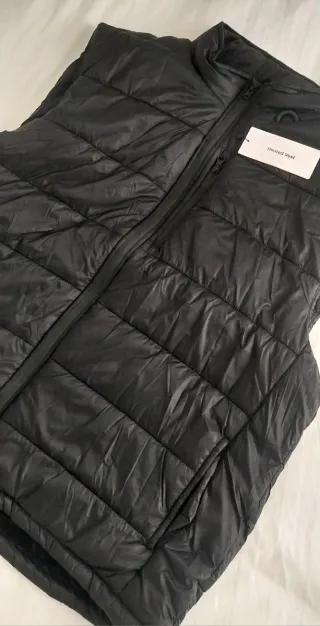 Chaquetón sin mangas Shaalek negro