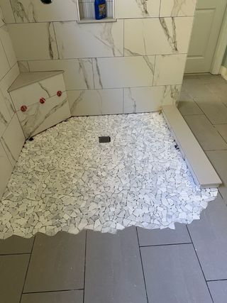 Renovación moderna: Azulejos y suelo