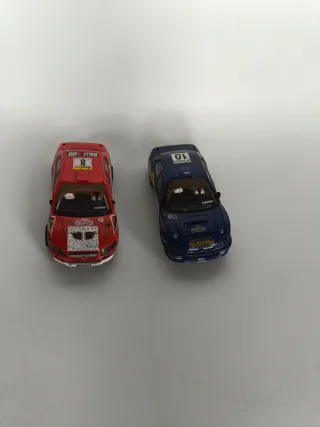 Pareja coches Scalextric Subaru y Mitsubishi