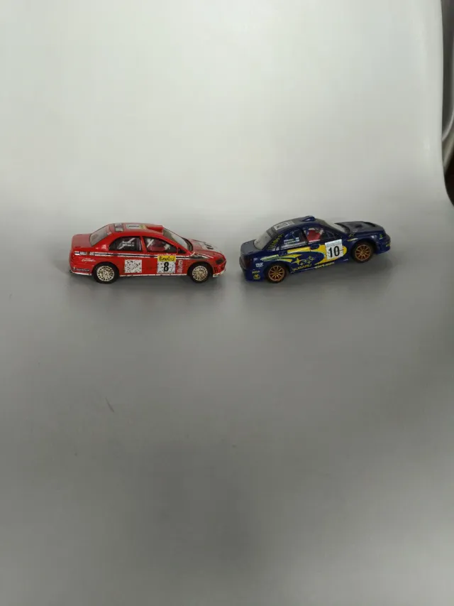 Pareja coches Scalextric Subaru y Mitsubishi