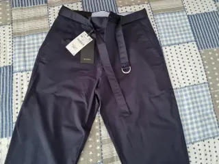 Pantalón Zara azul con cinturón Talla M