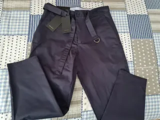 Pantalón Zara azul con cinturón Talla M