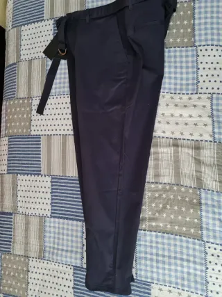 Pantalón Zara azul con cinturón Talla M
