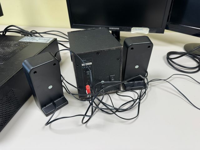 Altavoces Trust Negros